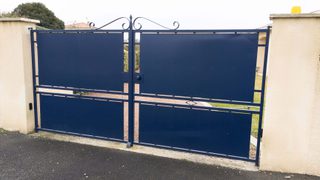 Classic Navy Blue Metal Gate Min