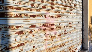 Closeup rusted garage door min