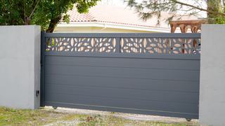Modern custom gate min