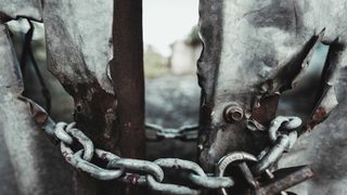 Old Damaged Gate With Chain Min