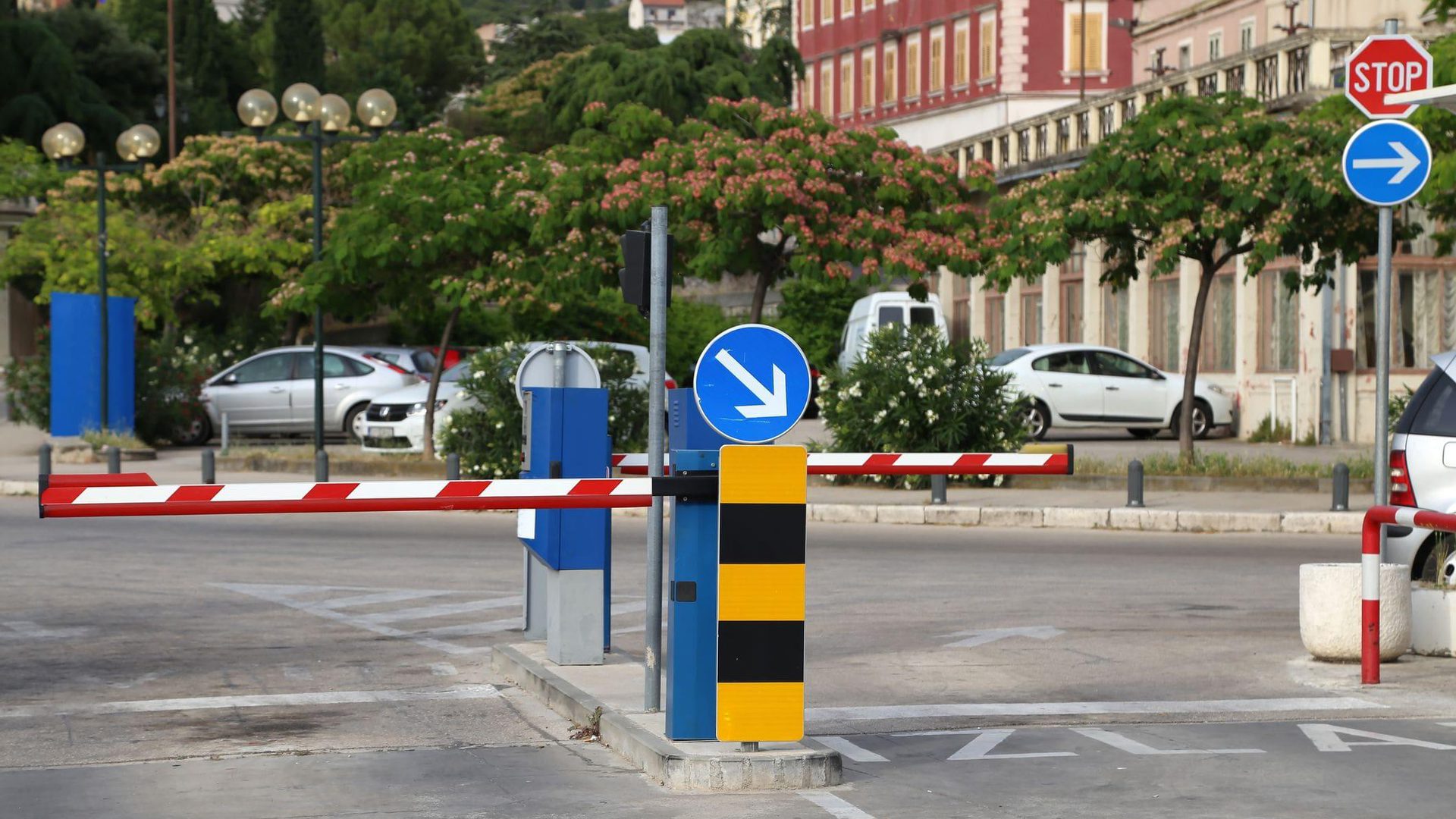 Parking Ramp Gate Modern Parking Lot Gate Systems - Creative Door Services