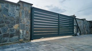 Wide Sliding Gate Min