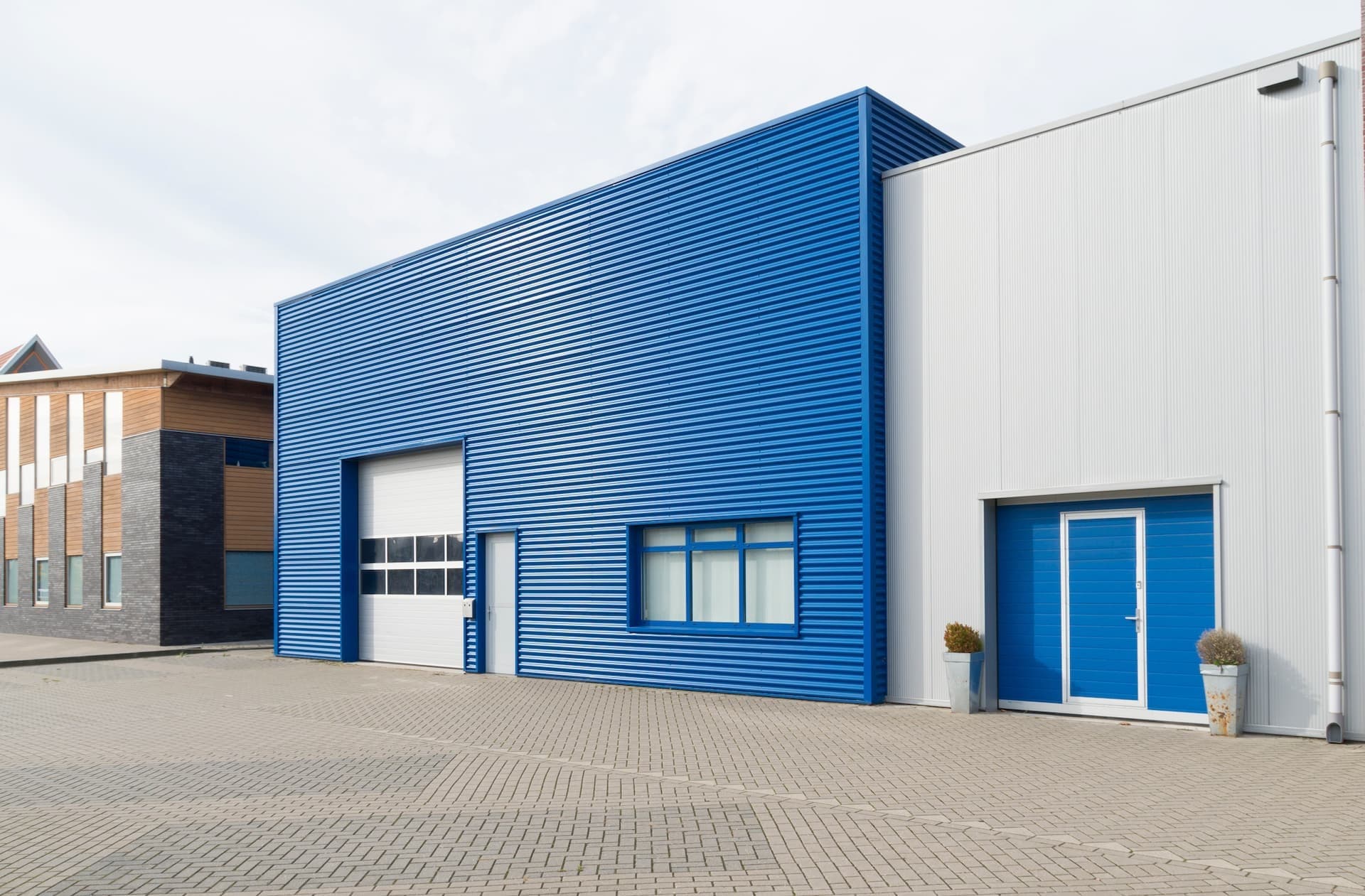 Business unit with warehouse doors