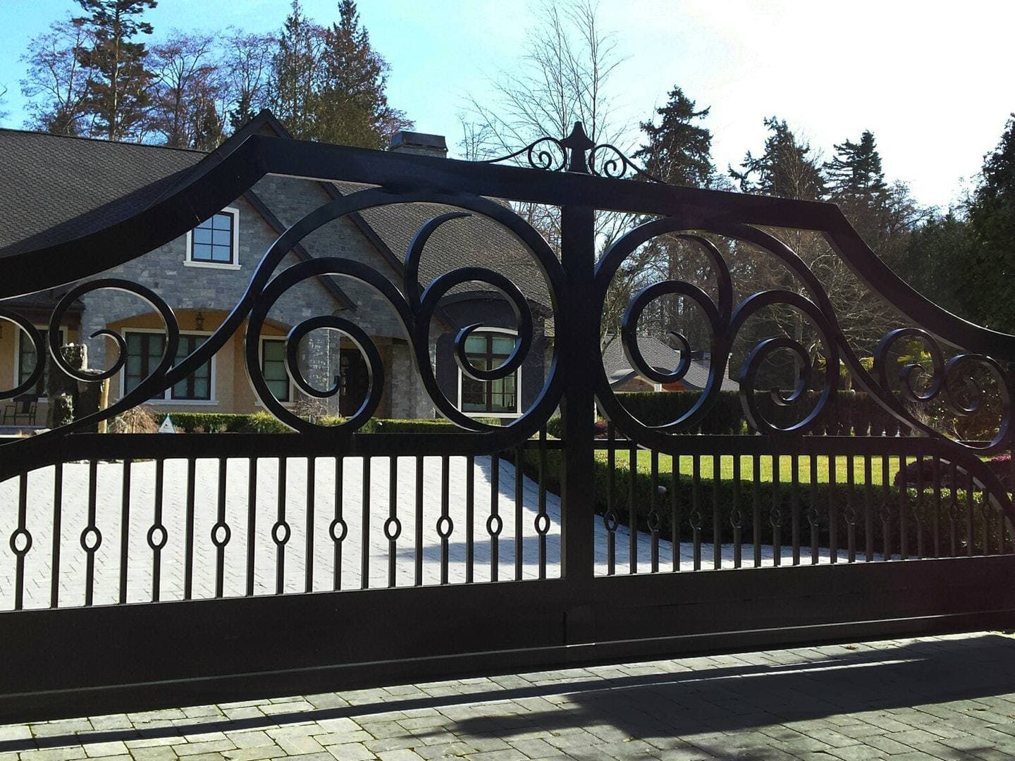 Creative-Door_Residential_Slide_Gate_with_cantilevered_track