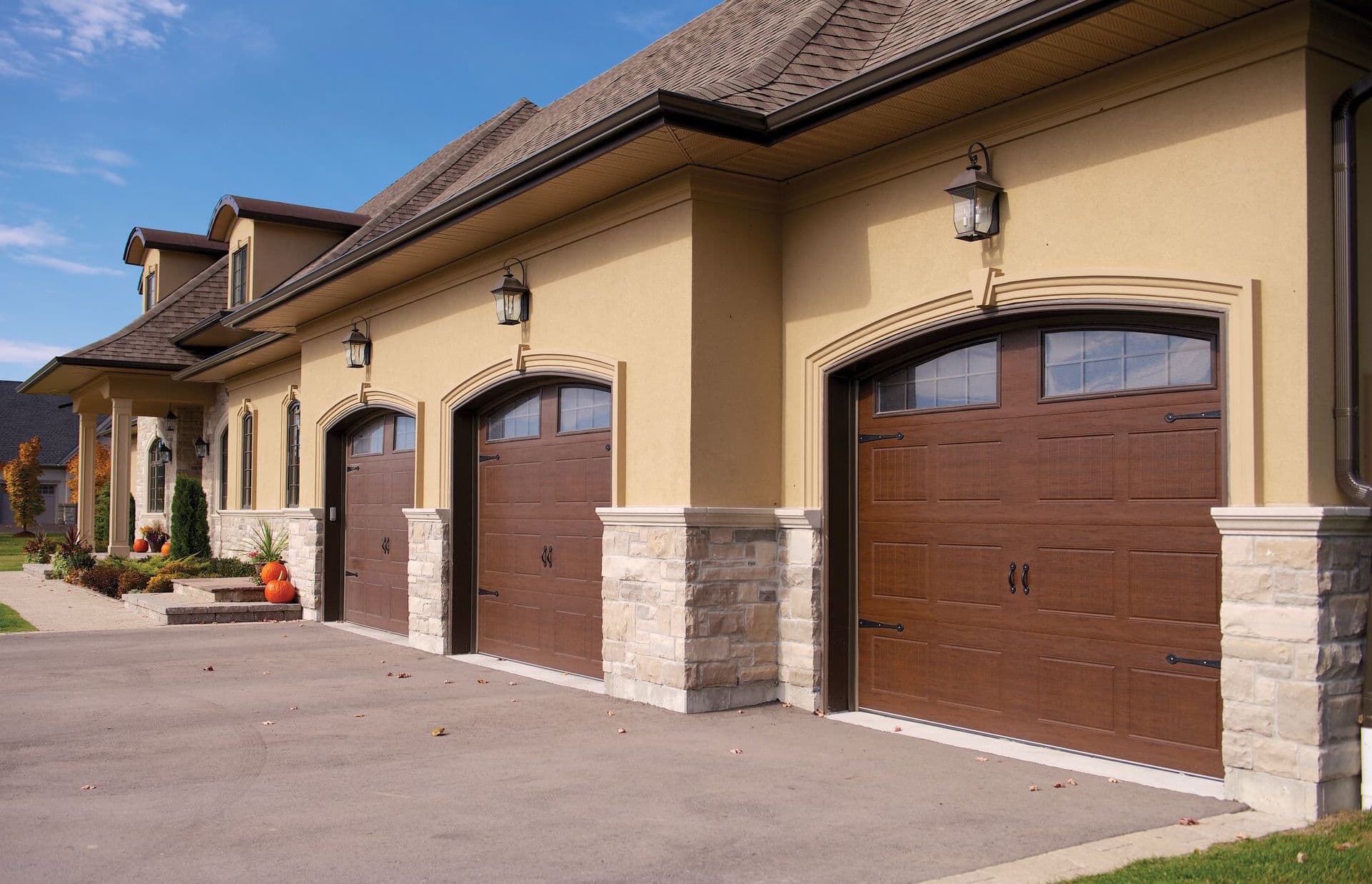 Richards-Wilcox-Grandview-garage-doors-in-Golden-Oak.jpeg?mtime=20180405090259#asset:7939