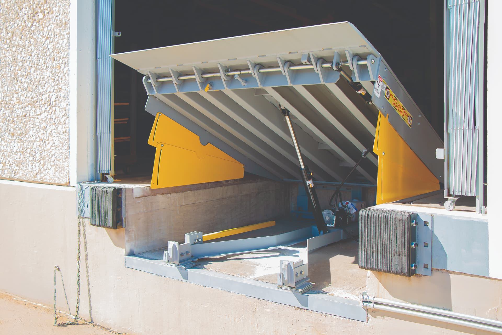 Wayne Dalton DaltonDock hydraulic pit leveler