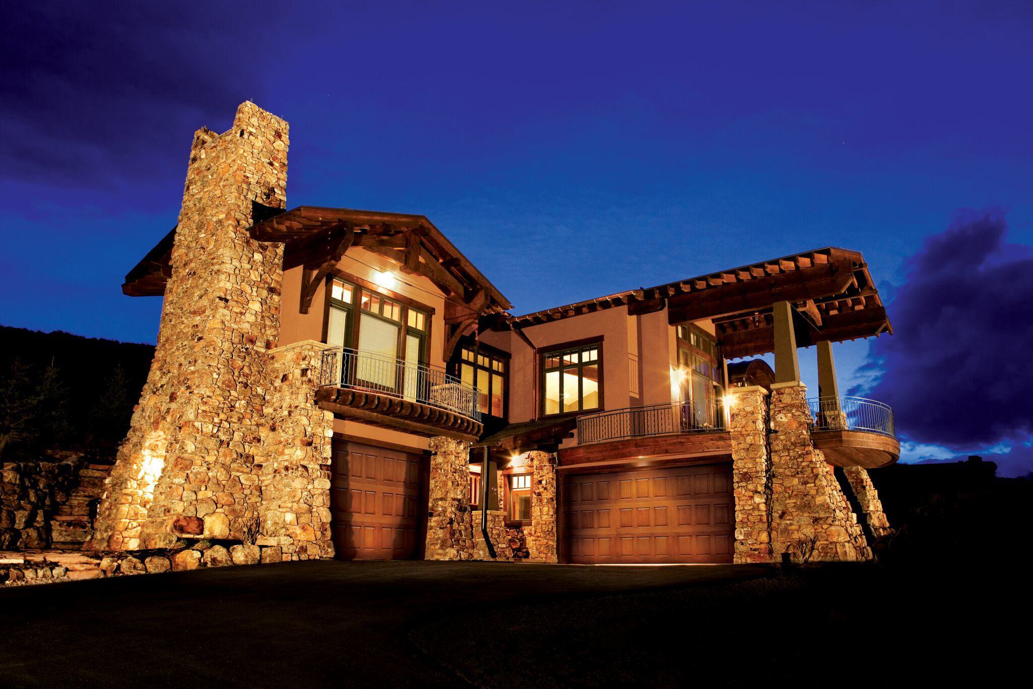 March-19-Blog-Hero-Image-Fiberglass-Door-9800-Vertical-Walnut-HIGH_preview.jpeg?mtime=20180227092614#asset:7580