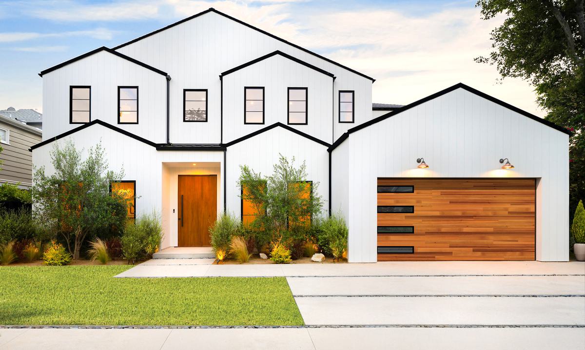 • Wayne Dalton Model 8300 woodgrain garage door