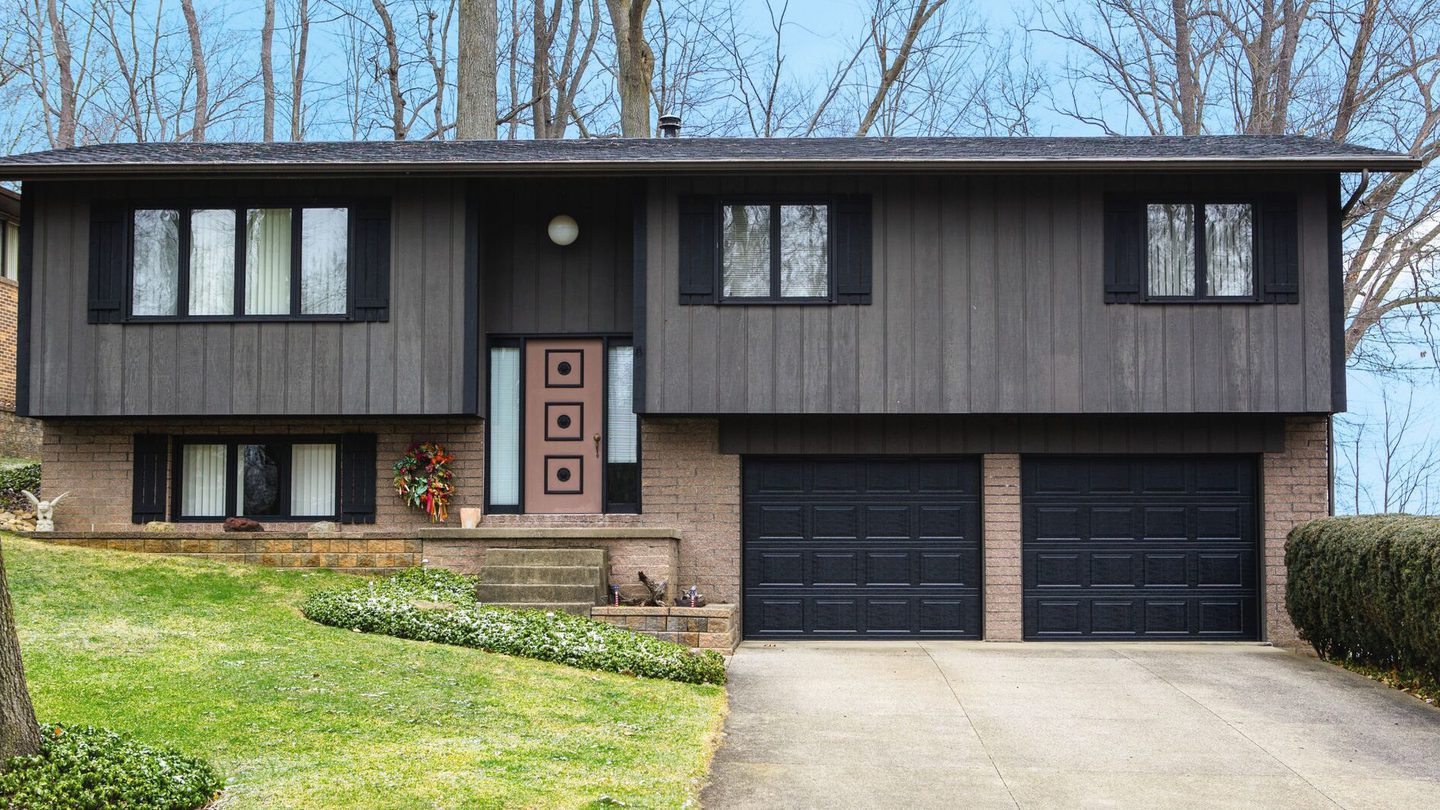 Wayne-Dalton-garage-doors-Model-8300-in-Colonial-Black.jpg?mtime=20180927101047#asset:10165:c1440x810