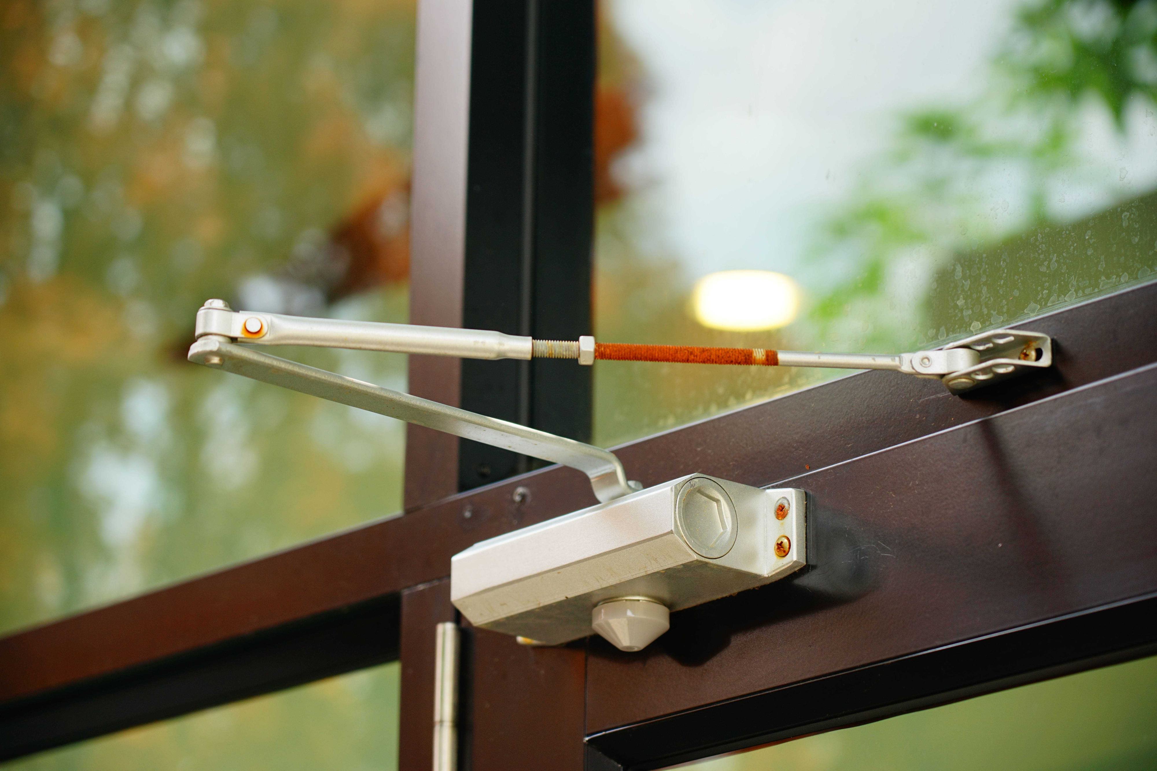 automatic door closer automatic door closer