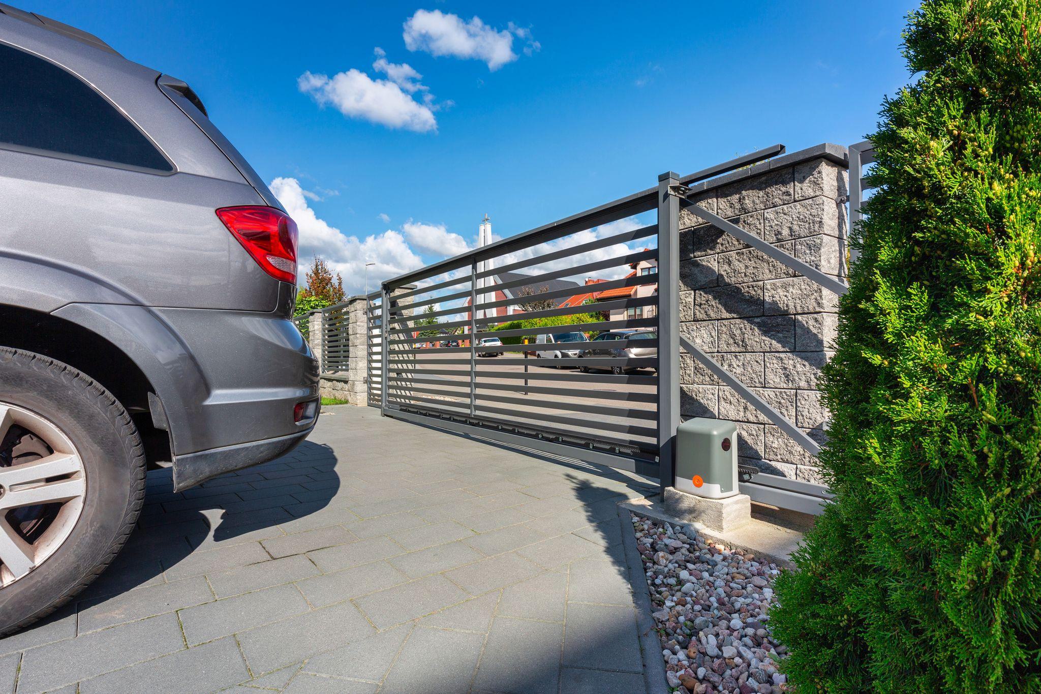 automatic sliding driveway gate