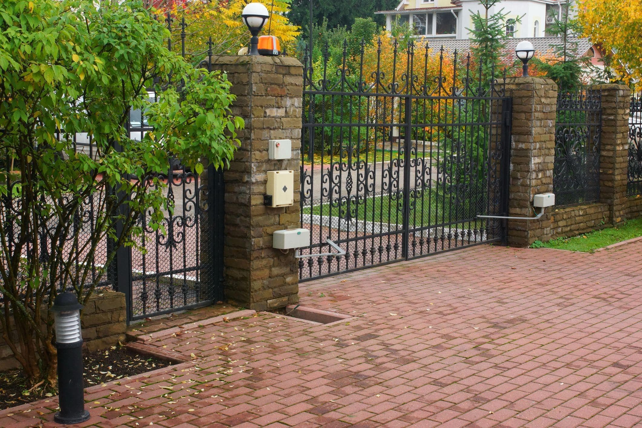 residential swing gate with gate operator