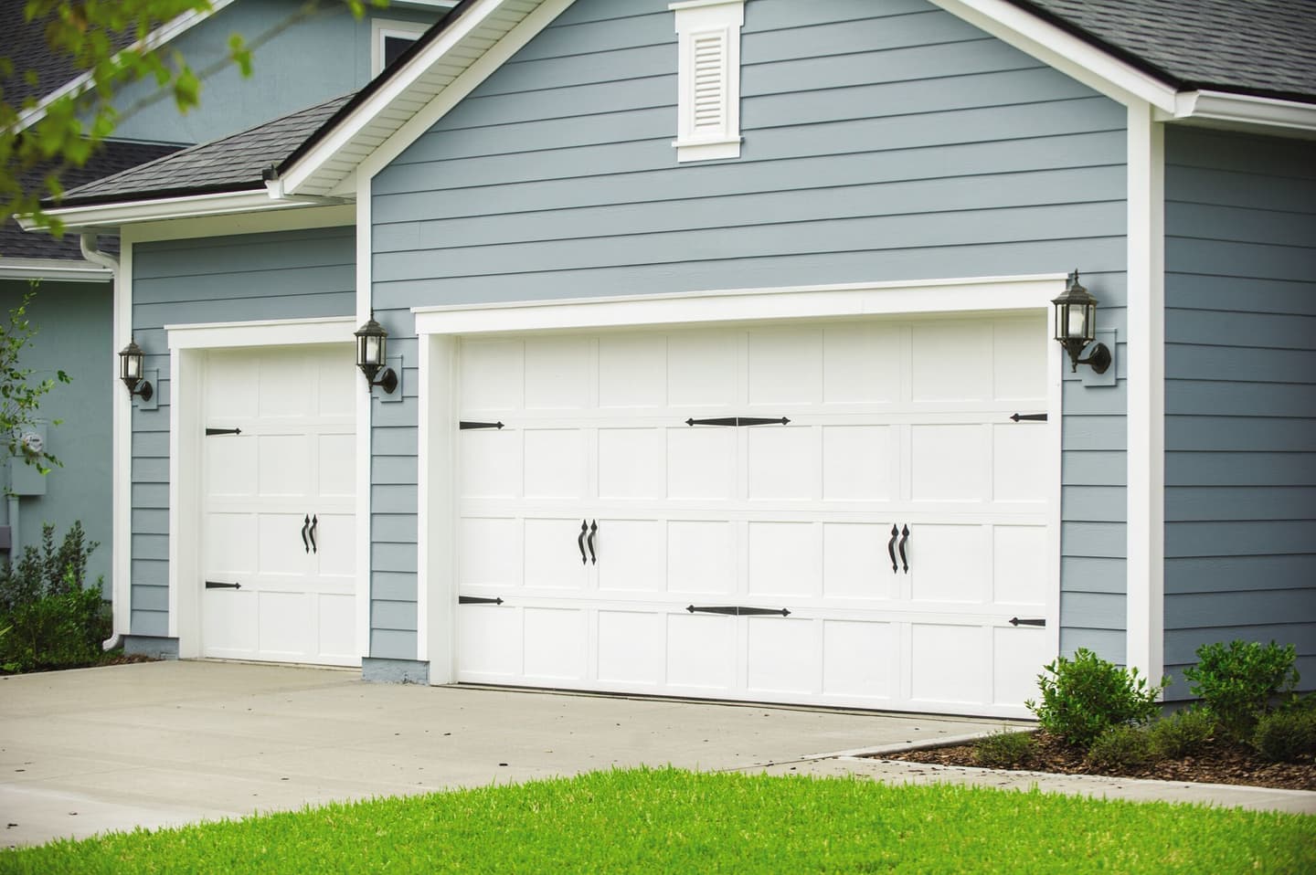grey-house-with-front-drive-and-white-garage-doors-with-black-hardware.jpg?mtime=20181123164206#asset:10858:c1440xauto