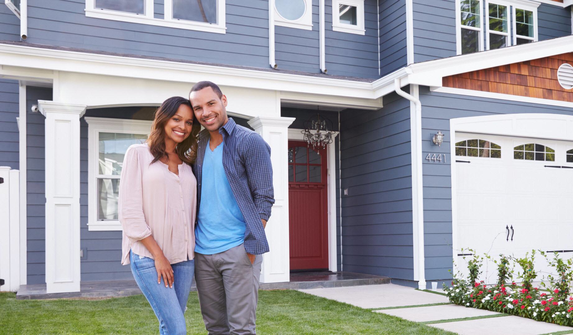 happy-couple-garage.jpg?mtime=20190325143107#asset:12094