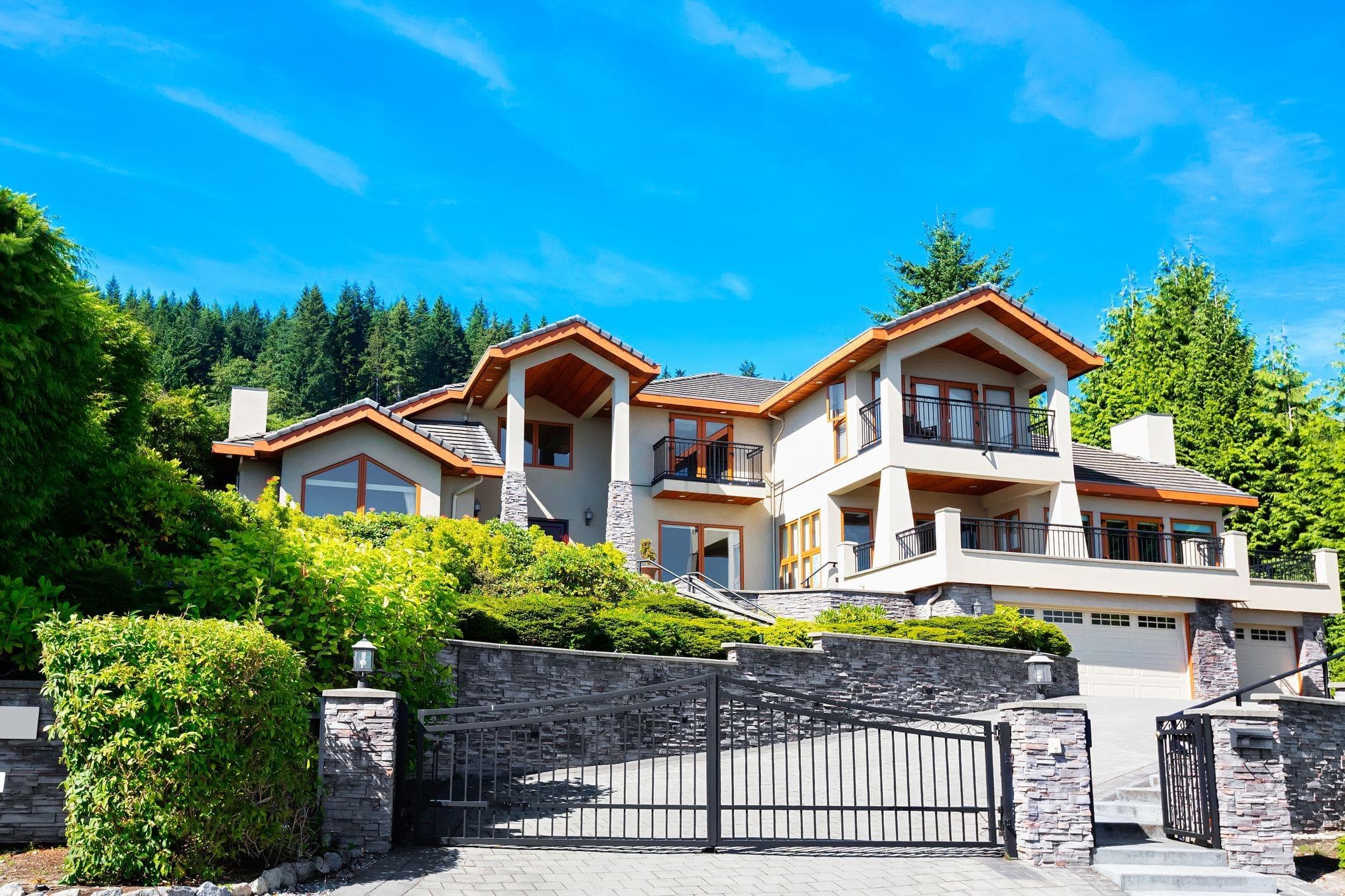 luxurious home driveway gate in vancouver