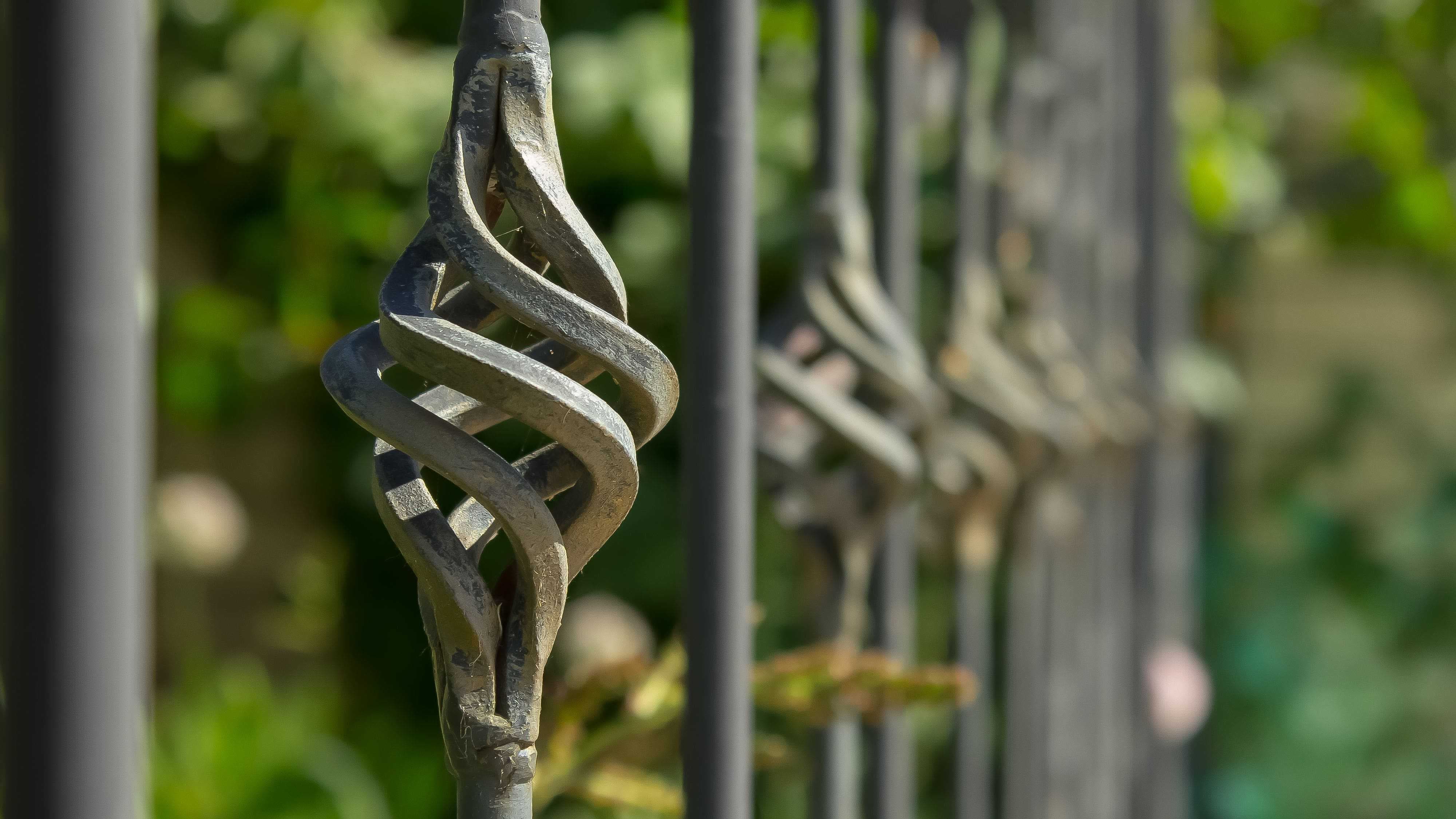 metal ornamental gate element