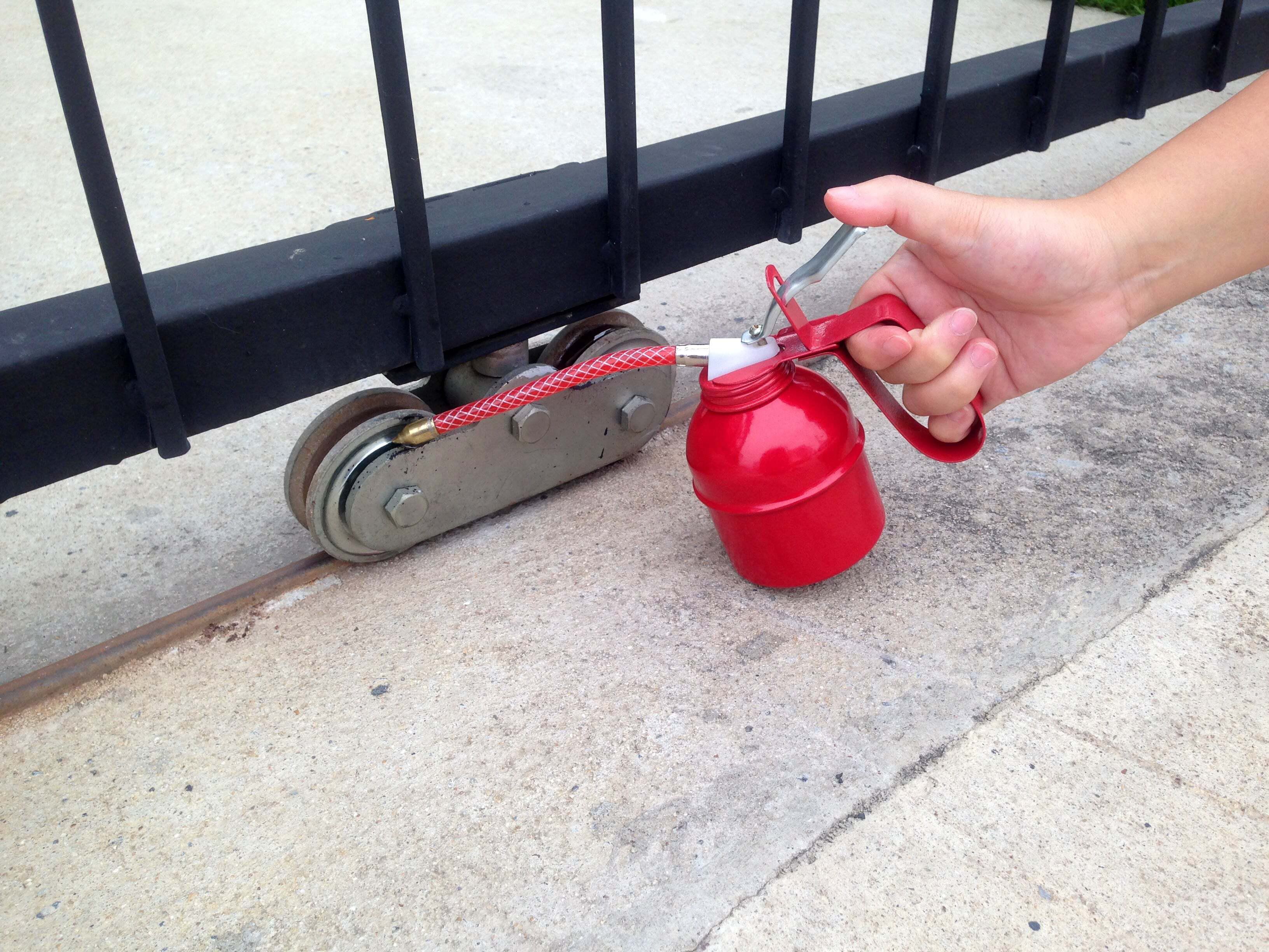 lubricating gate wheels