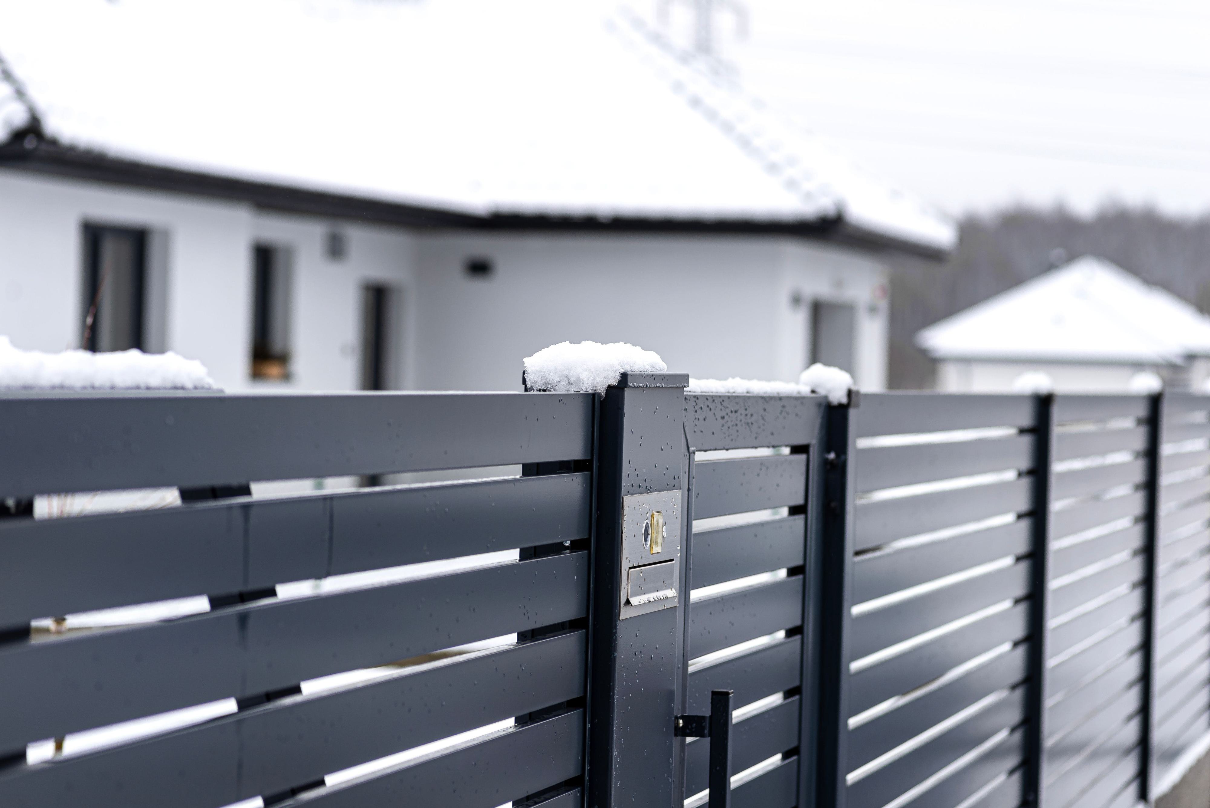 gate intercom with snow