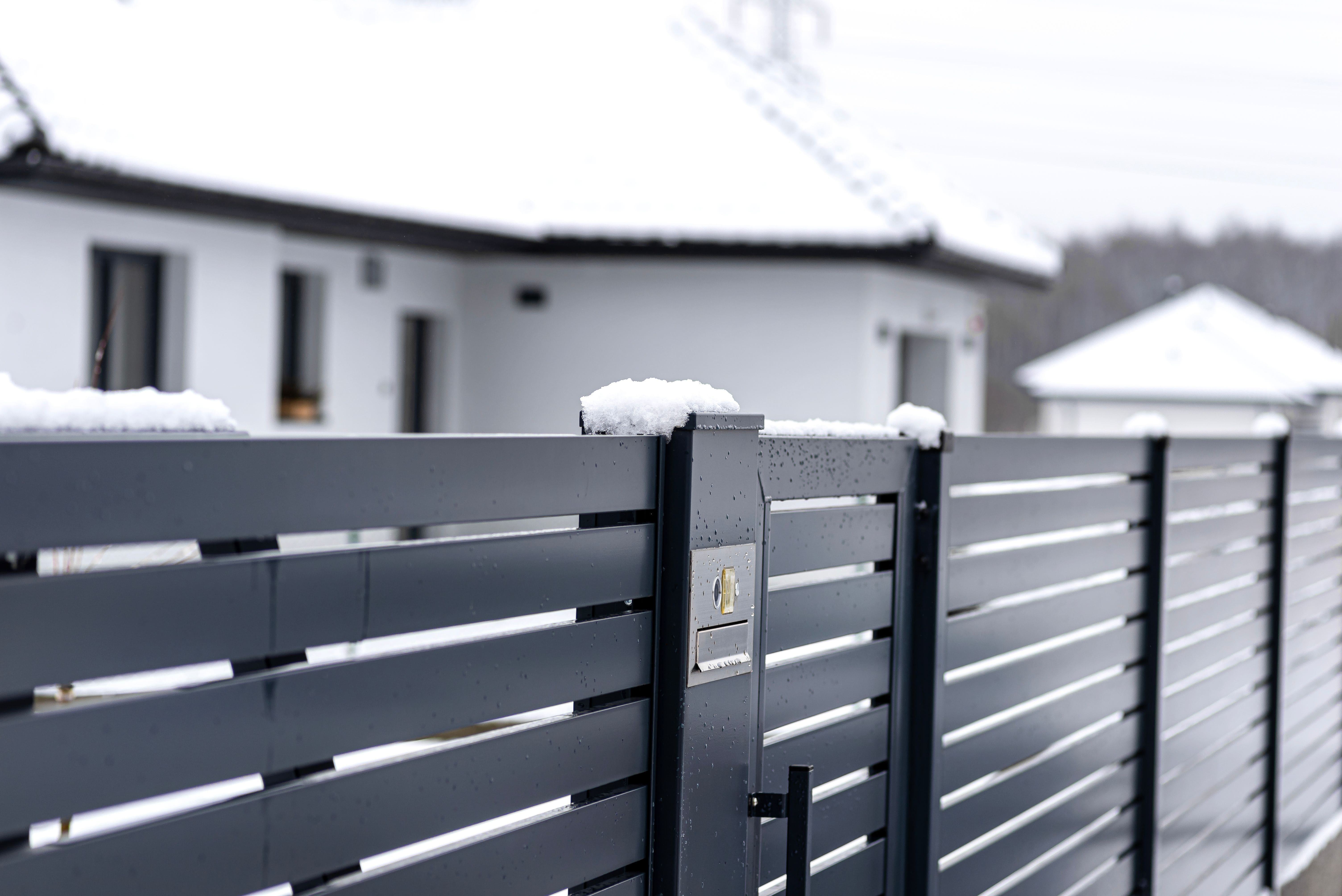 gate intercom with snow