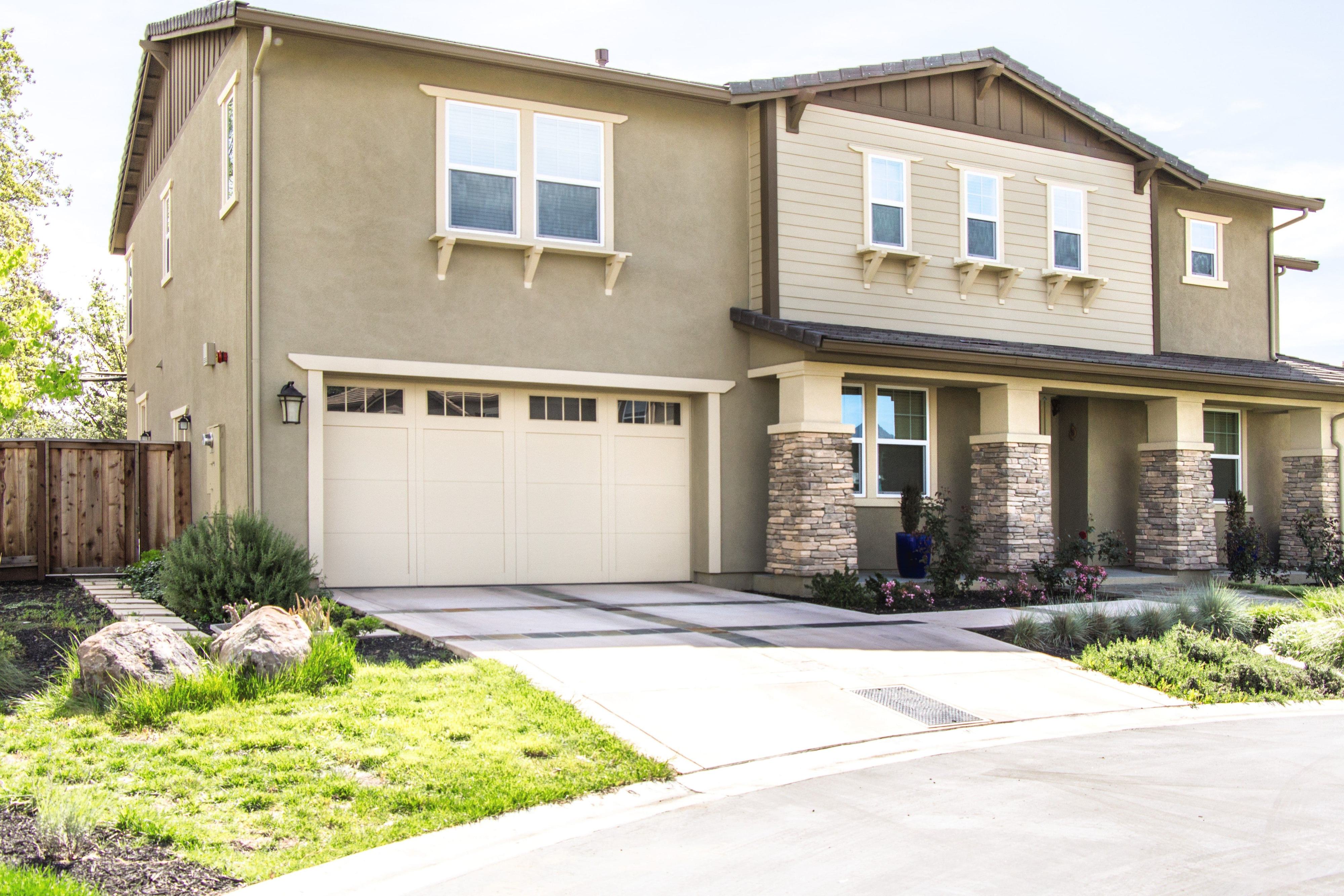 Wayne Dalton 6600 Custom Arlington Stockbridge garage door freshly installed