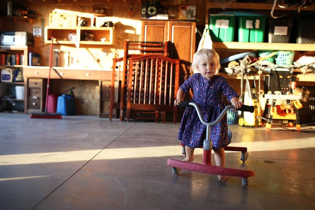 safety-child-playing-in-garage.jpg?mtime=20200306080956#asset:16664:c624xauto