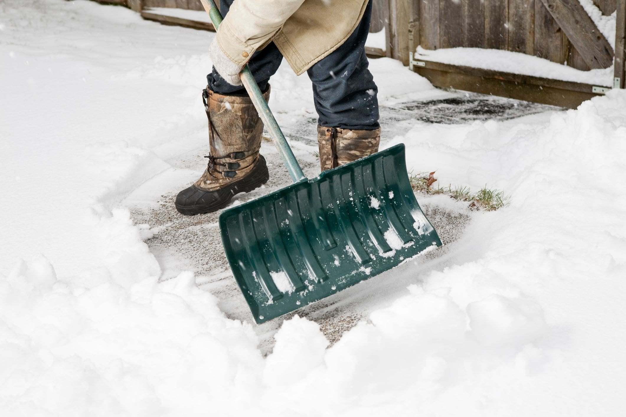 shoveling entrance around driveway gate shoveling entrance around driveway gate