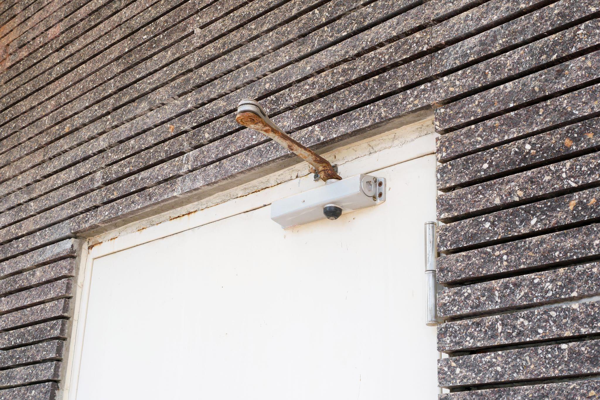 rusted closer needs to be replaced rusted closer needs to be replaced