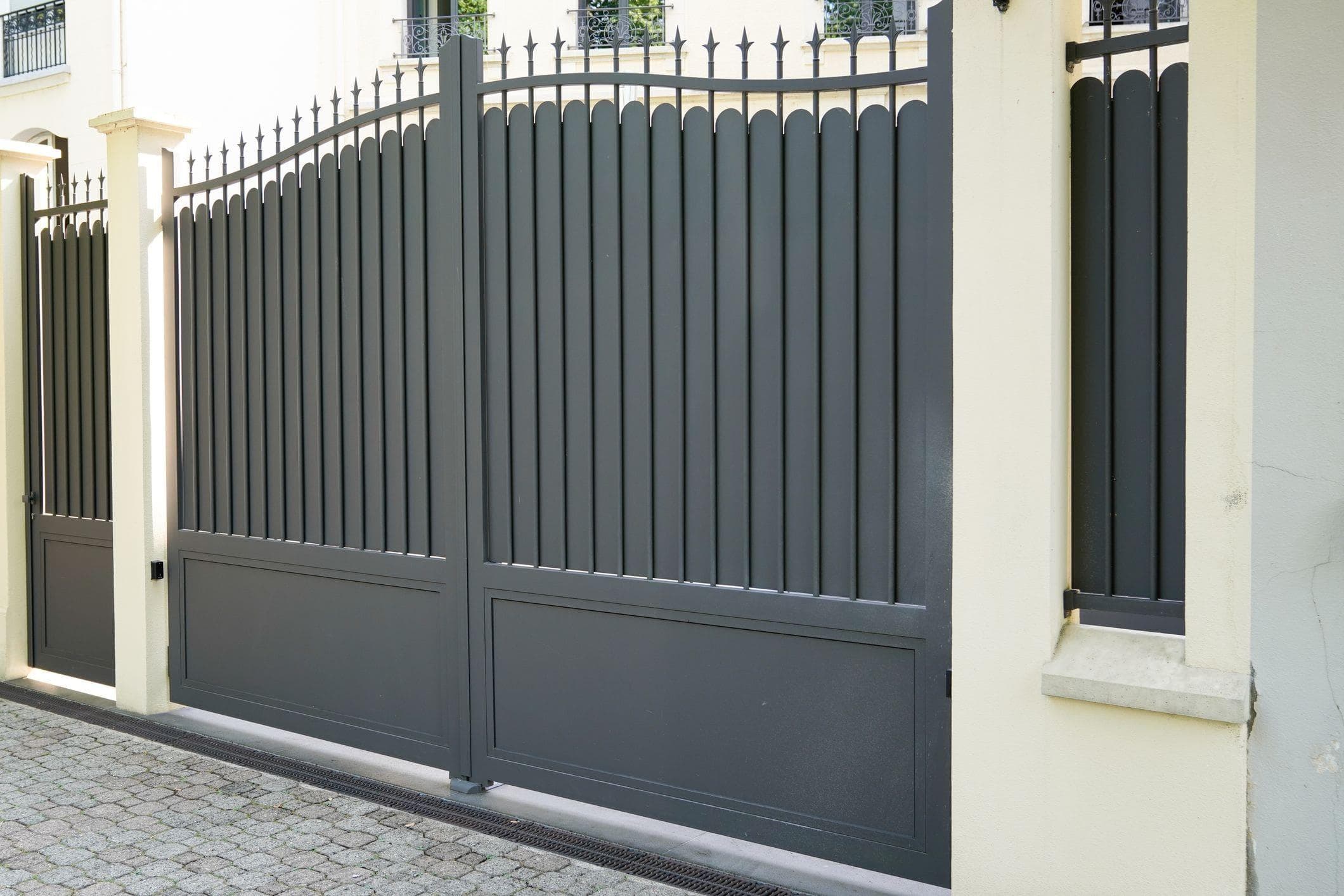 gorgeous modern ornamental steel automatic gate in front of home