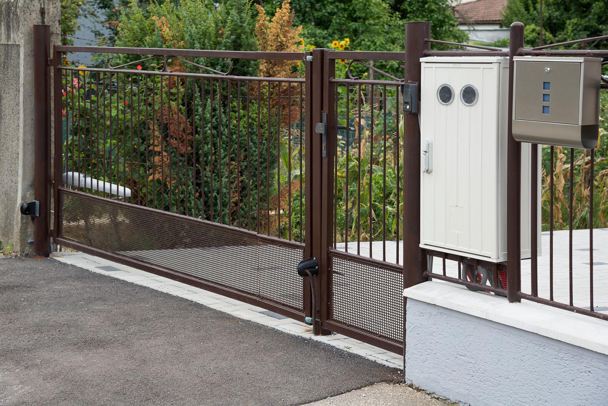 swing gate access controls 