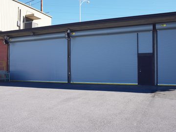 Rolling Service 800 commercial door