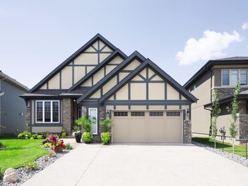 Carriage House 6600 Arlington garage door