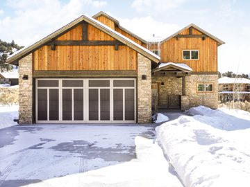 Carriage House 6600 Somerset garage door