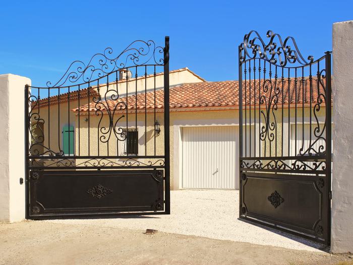 Electric Ornamental Gate Min