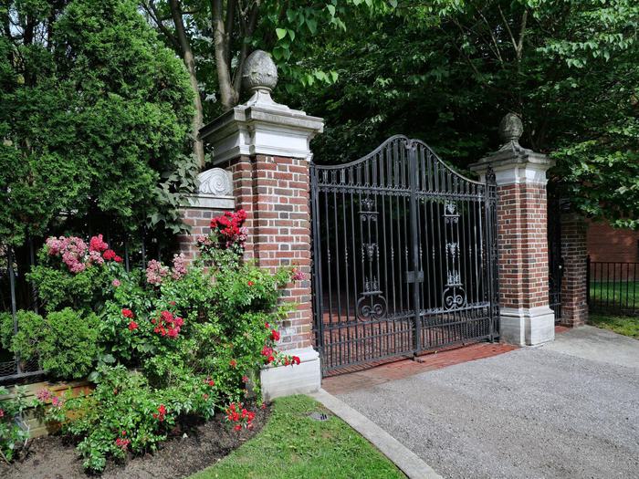 Luxury Home Ornamental Gate Min