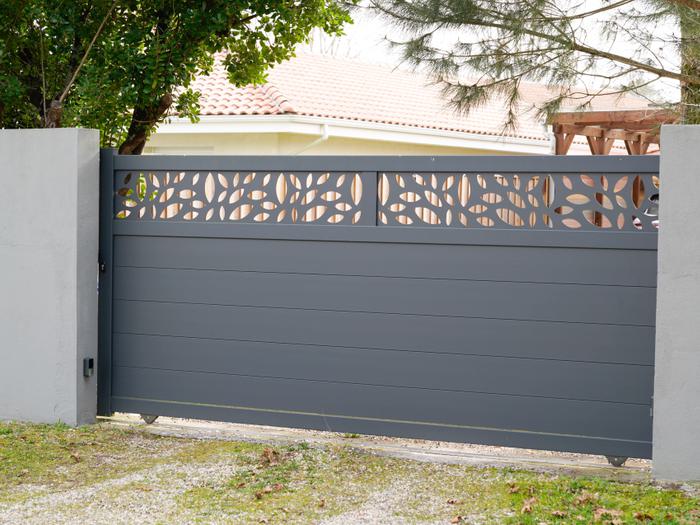 Modern custom gate min