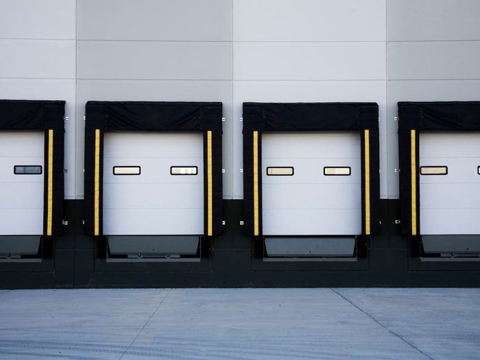 Truck loading dock with automated levelers