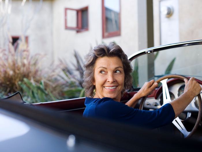 Woman backing car driveway min